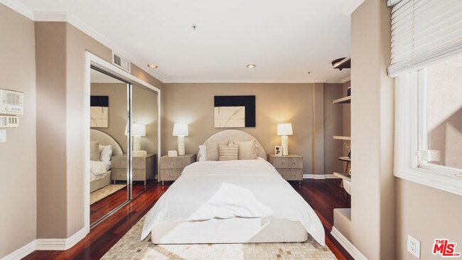 Building Photo - 844 3rd St