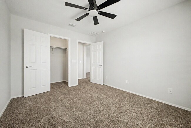 Building Photo - 7104 W Spur Dr