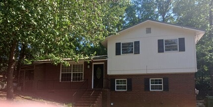 Building Photo - 4 Bedroom Home Available Now!