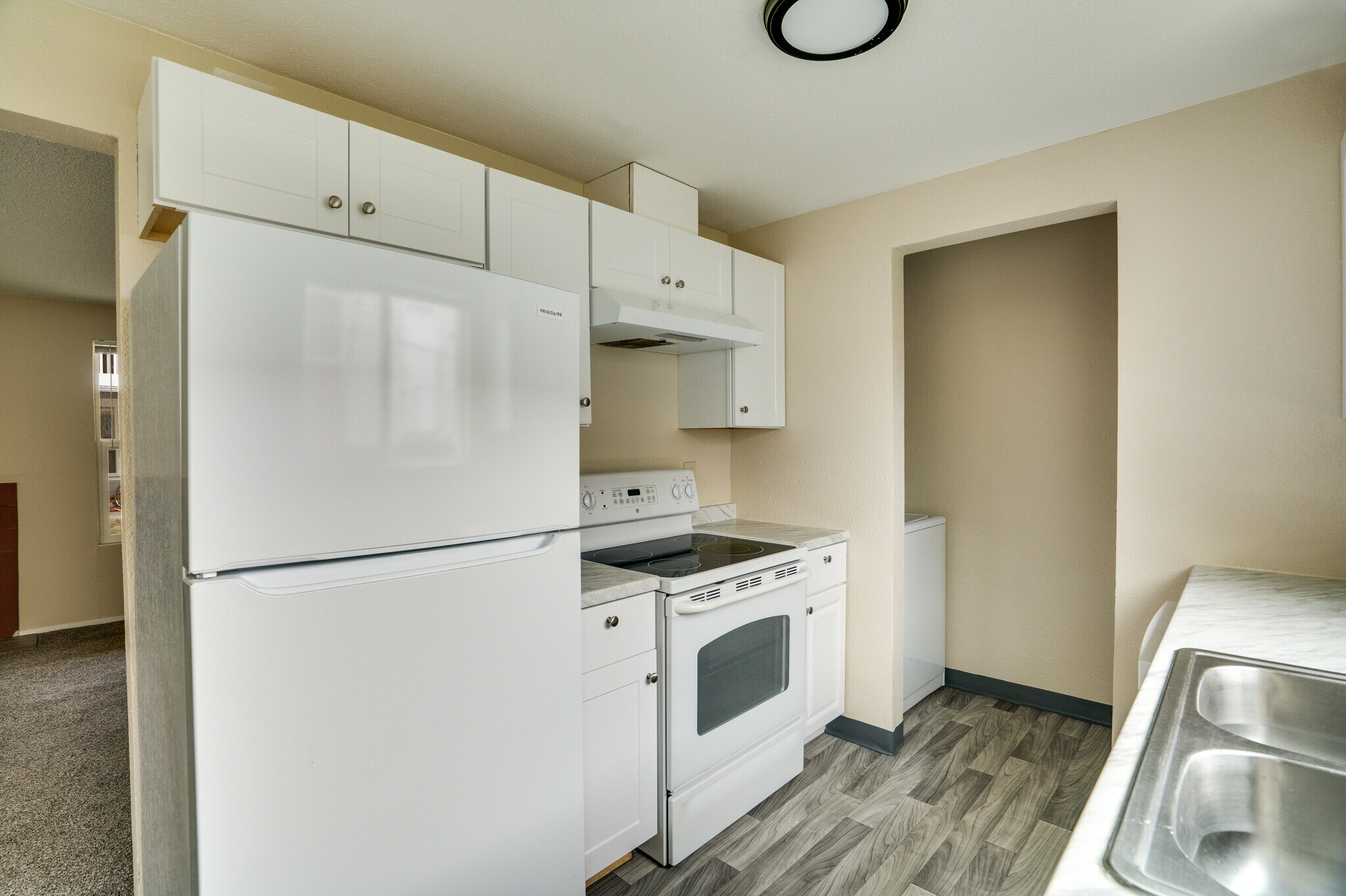 Kitchen - 2410 S I St