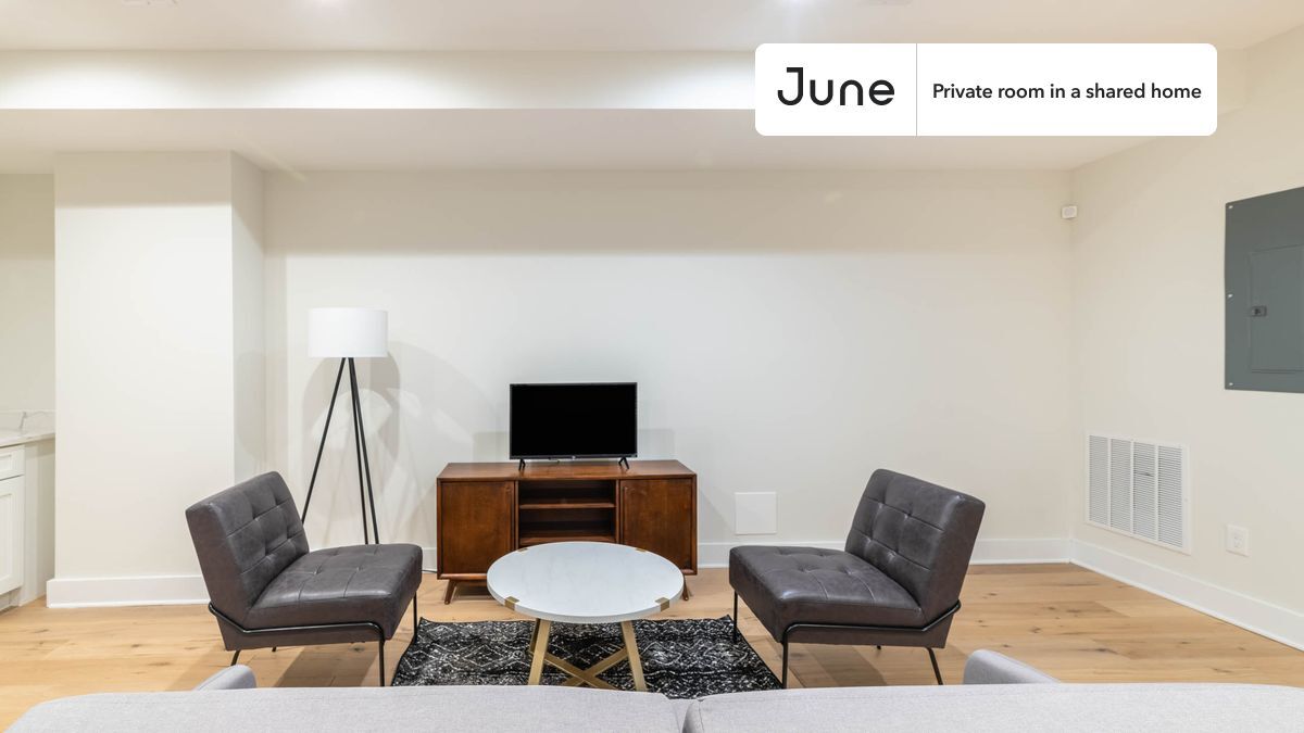 Building Photo - Room in Shared 3 bed/2.5 bath home in Columbia Heights