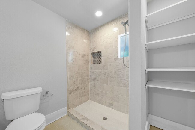 Building Photo - 1031 Schley Ave