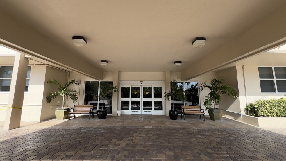 Building Photo - 5200 N Ocean Blvd