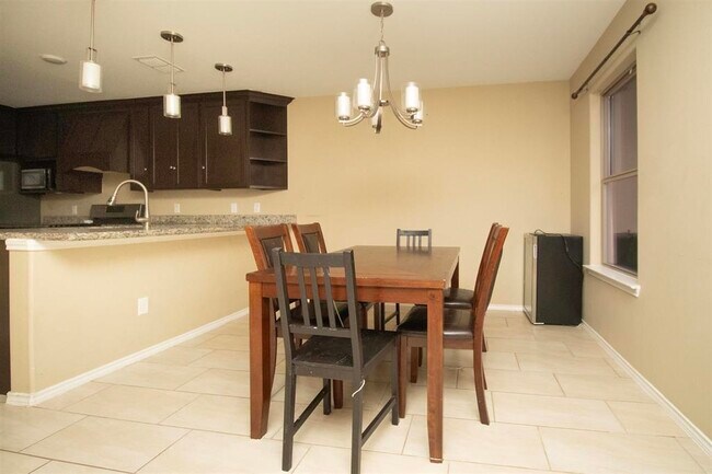 Building Photo - 4316 Ramona Dr