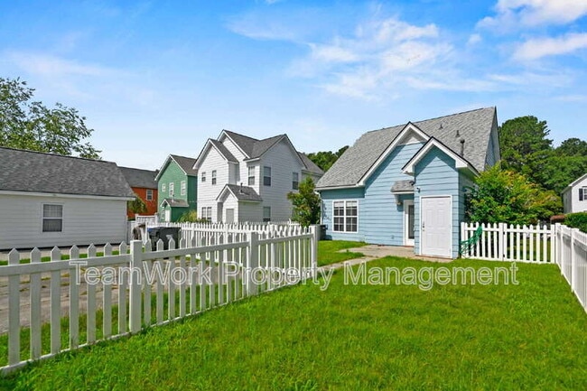 Building Photo - 307 Pimpernel St
