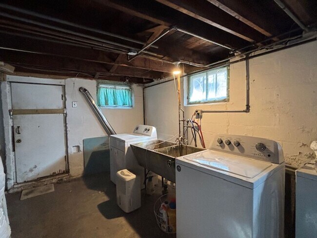 Building Photo - 2 BR/1 BA Single-Family Home in the Mac-Groveland Neighborhood!