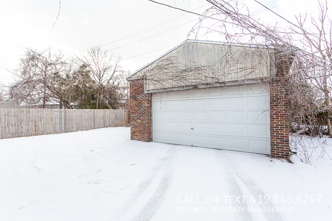 Building Photo - ?? Snag This Lucky Apartment Before the Le...