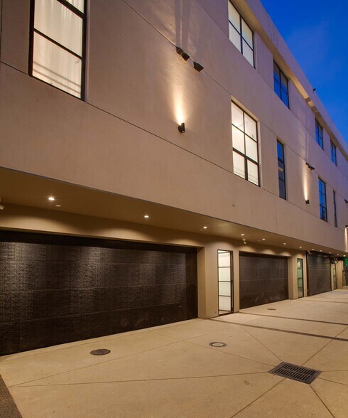 Building Photo - 1260 N Las Palmas Ave