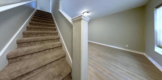 Building Photo - 8006 Thoroughbred Loop