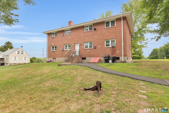 Building Photo - 63 Maynard St