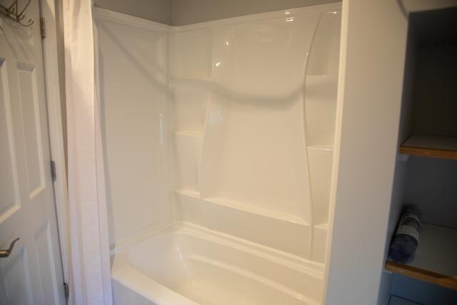 Full Bathroom Upstairs - 56 Falconer St