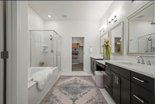 Building Photo - Gorgeous 4 bedroom 3 bath in Northlake