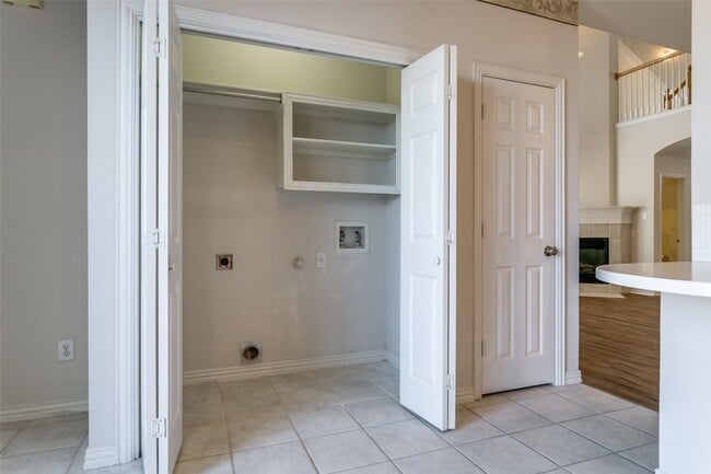 Building Photo - 511 Poplar Ln