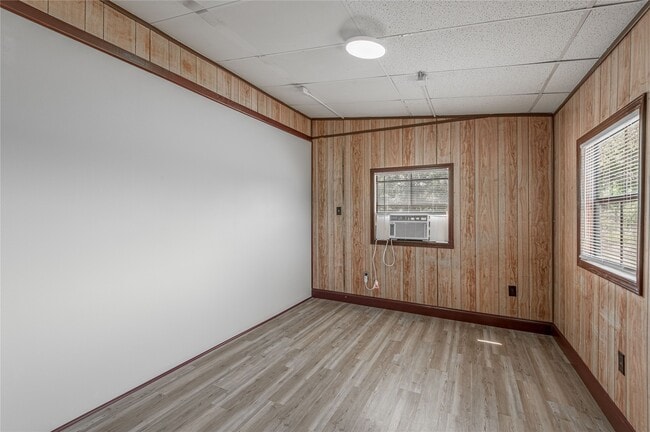 Building Photo - 136 Johnnie St