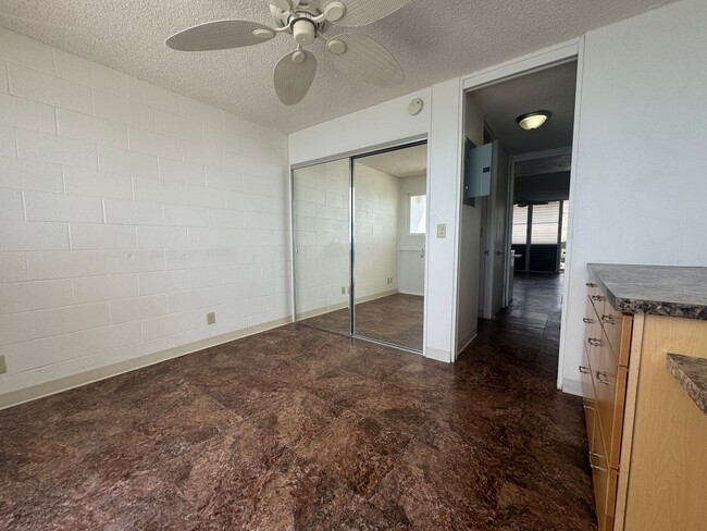 Building Photo - Oceanfront 1 Bedroom, 1 Bath - Makaha Beach Cabanas (Unfurnished)