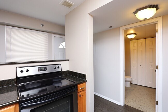 Building Photo - 4334 N Hazel St