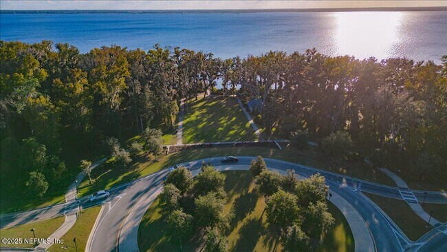 Building Photo - 552 Meadow Creek Dr