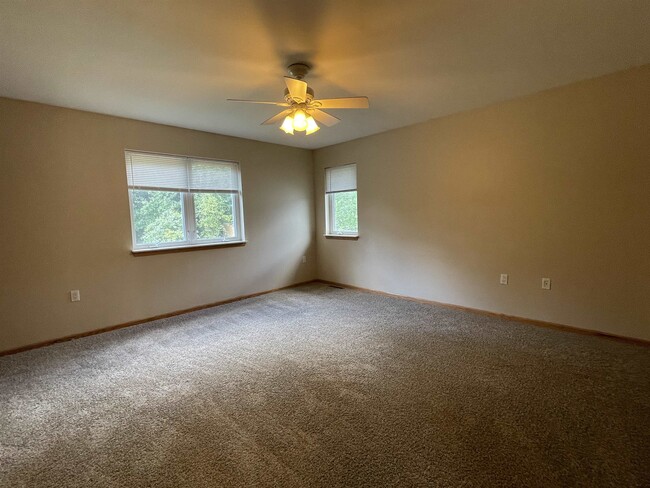 Building Photo - 6442 Urich Terrace