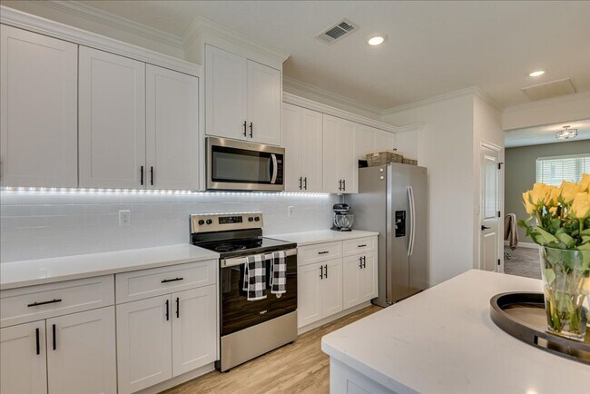 Building Photo - Beautiful Home in a Great Neighborhood