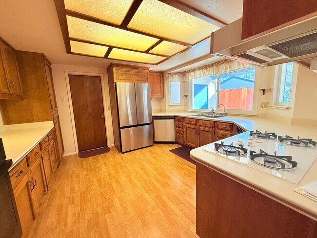 Building Photo - Pet-Friendly Room for Rent in Orcutt - Utilities Included!