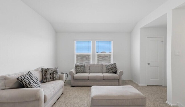 Building Photo - 293 Ebbsfleet Dr