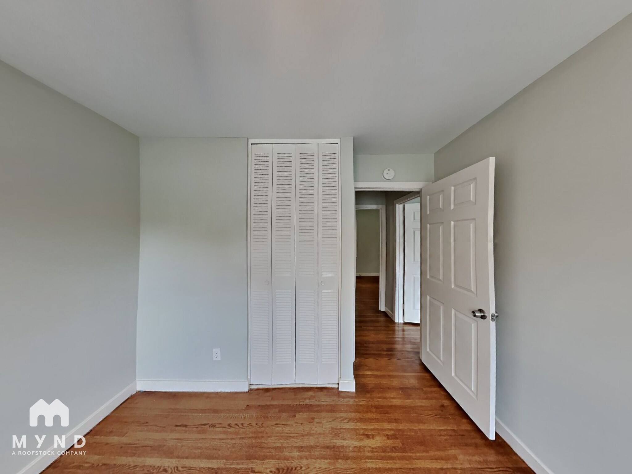 Building Photo - 877 Twin Lake Dr NE