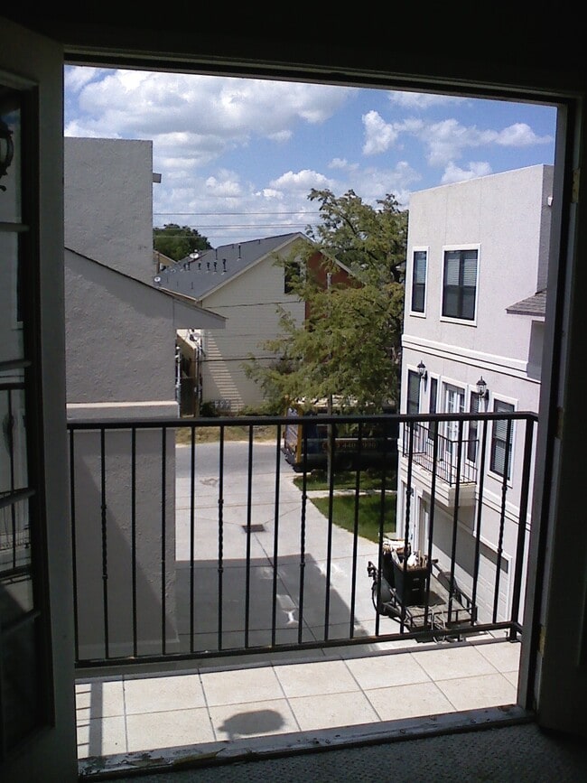 Building Photo - 4413 Koehler St
