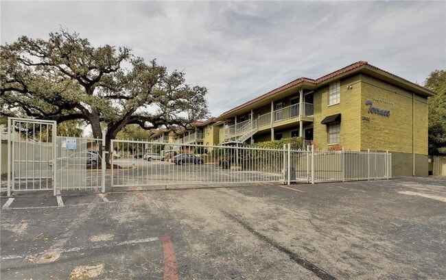 Building Photo - 2302 East Side Dr