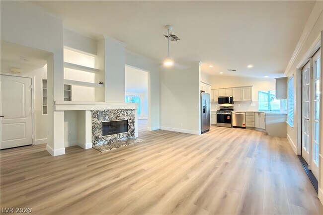 Building Photo - 443 Compo Ave