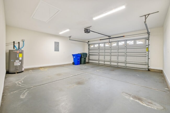 Building Photo - 2711 Green Pond Cir