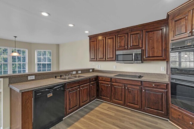 Building Photo - 825 Tahoe Trail