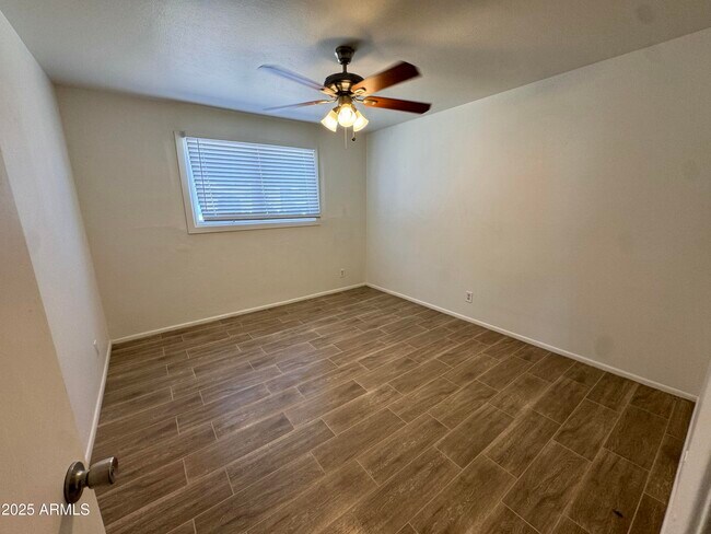 Building Photo - 1718 W Oraibi Dr