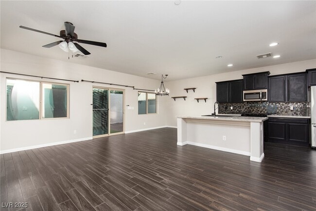 Building Photo - 61 Jasmine Point St