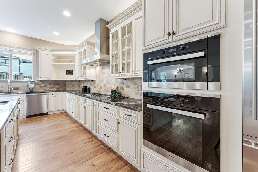 Building Photo - 829 Golden Arrow St