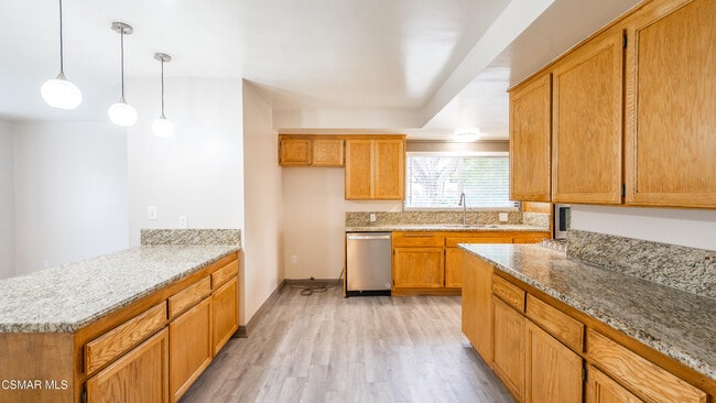 Building Photo - 5901 Hanna Ave