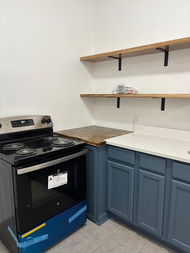 Building Photo - 403 W Hampton Ave