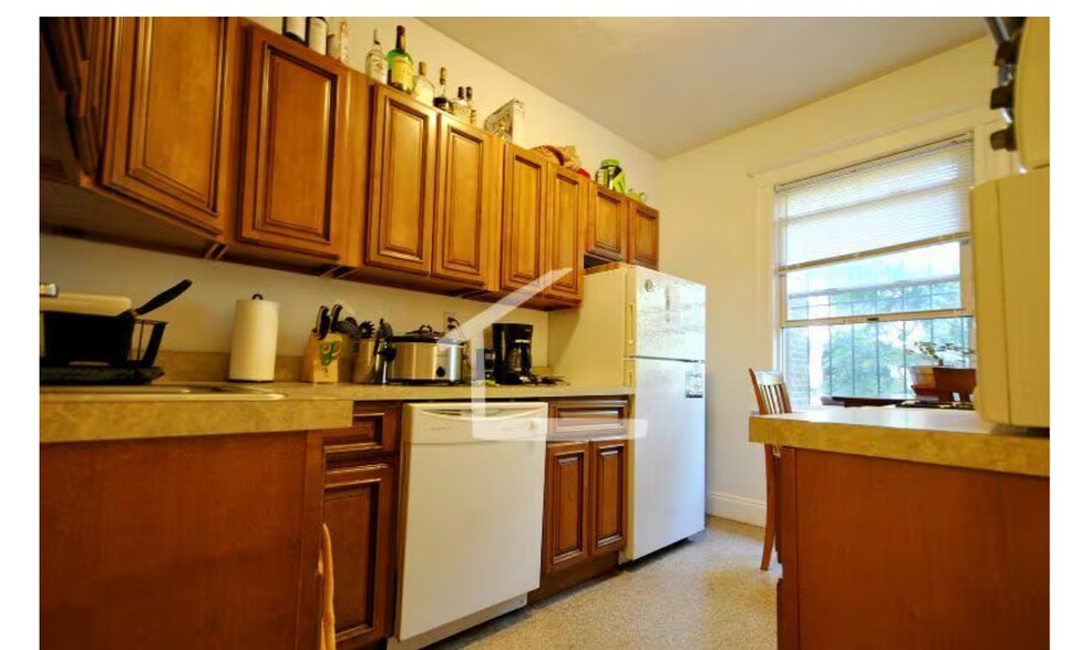 Primary Photo - 14 Melvin Ave