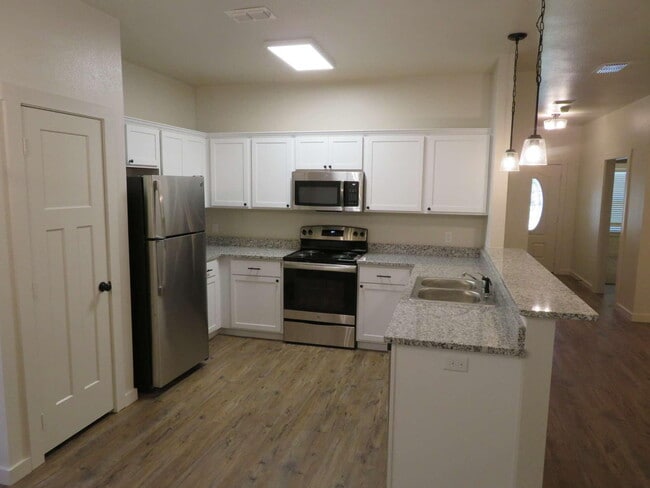 Building Photo - 2115 9th St