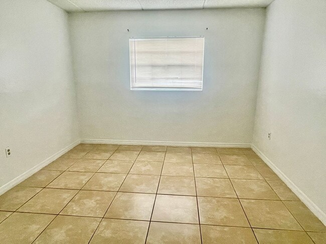 Building Photo - Palm Gardens - First Floor