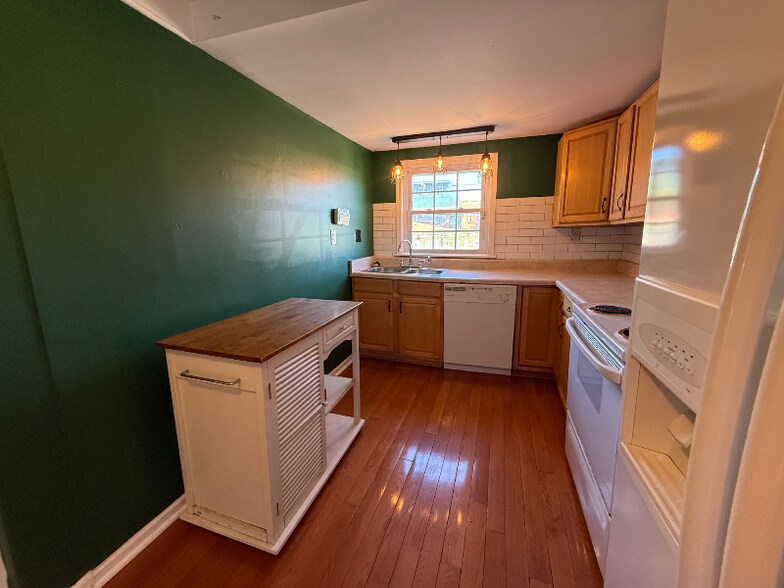 Building Photo - 1624 Porter Ave