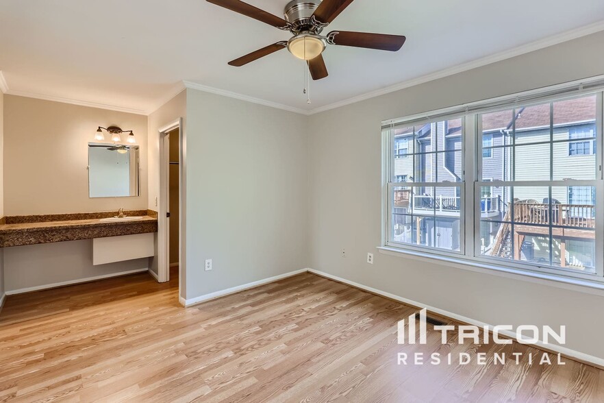 Building Photo - 3830 Crestvale Terrace