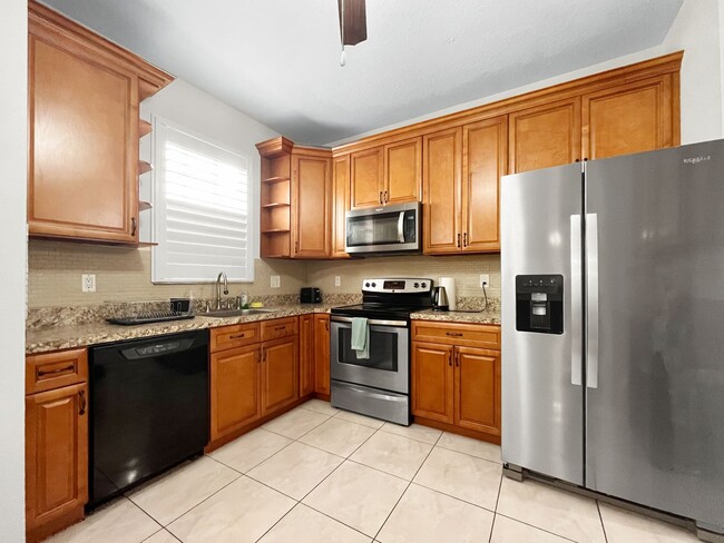 Building Photo - Spacious 4-Bedroom Townhome with Lake Views in Desirable Willow Lake Community