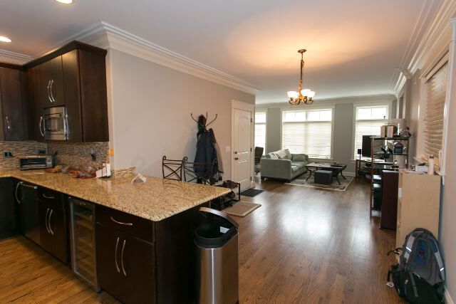 Building Photo - 831 W Buckingham Pl
