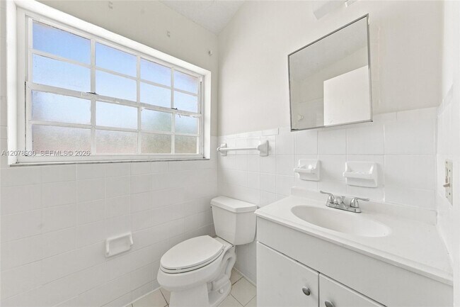 Building Photo - 402 NW 44th Ave