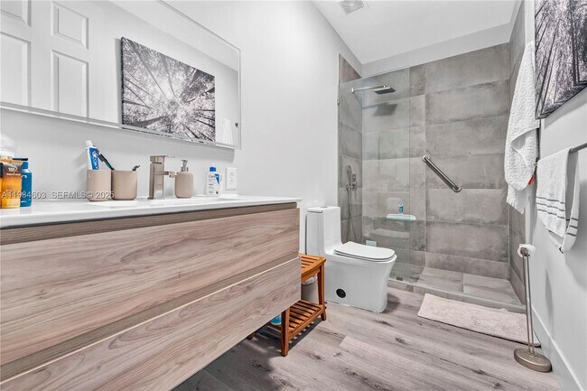 Building Photo - 5046 SW 162nd Ave