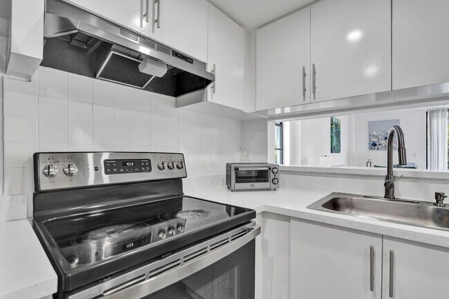 Building Photo - 777 NW 155th Ln