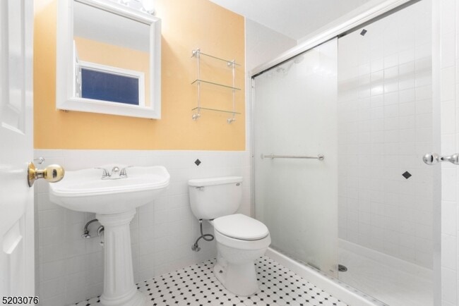 Building Photo - 55 Mews Ln