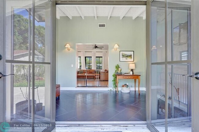 Building Photo - 807 SW 18th St