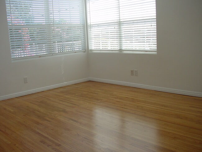 Building Photo - 1547 Del Amo Blvd