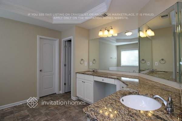 Building Photo - 152 Twickenham Trce